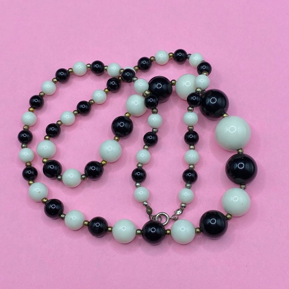 Vintage Black & White Lucite Beads Necklace Grannycore